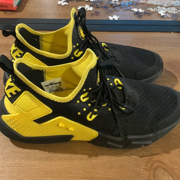 Nike - Picture 2 of 8